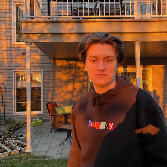 Meet your Posher, Christophe - Picture 1 of 1